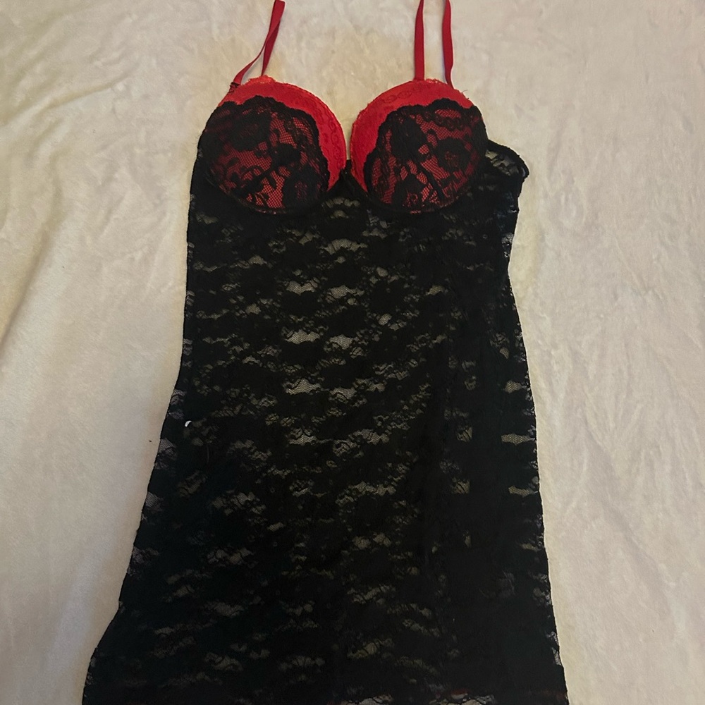 Elegant Red and Black Lace Chemise